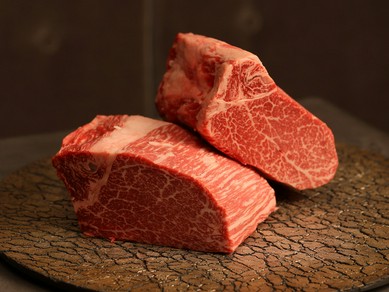 シェフのイチオシ！選び抜かれた極上肉。口の中でとろける食感は格別『北海道産和牛シャトーブリアン』