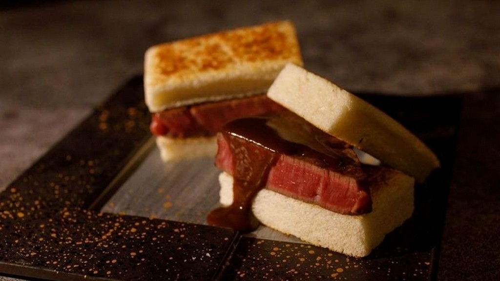 シェフのスペシャリテ『北海道産和牛フィレのステーキサンド』