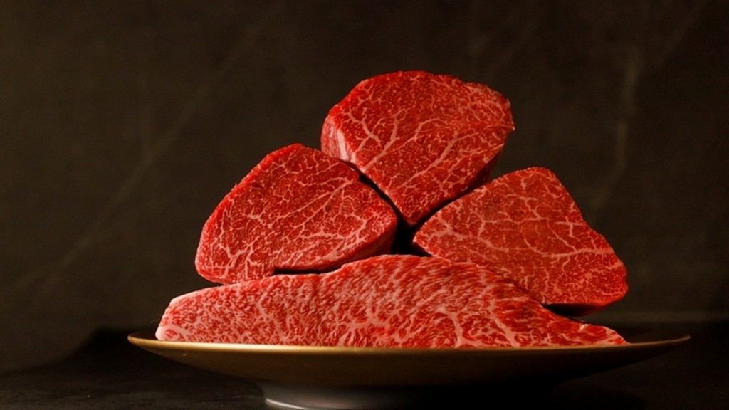 世界遺産の大地が育む、希少な知床和牛の旨さは圧巻