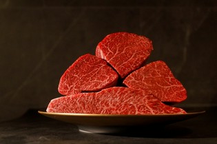 世界遺産の大地が育む、希少な知床和牛の旨さは圧巻