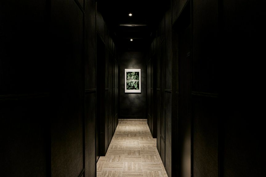 駅近の隠れ家にヨーロッパのレストランのような上質空間が潜む