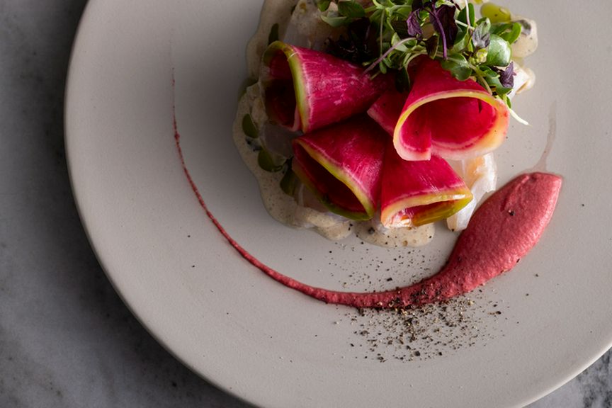 パティシエ&フレンチシェフが創造性に富むコースでもてなす