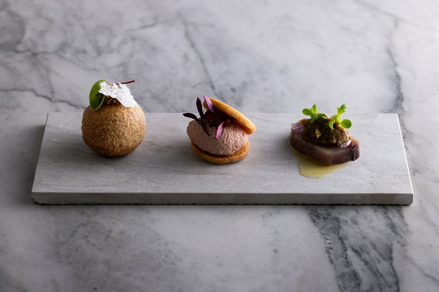 一皿&一杯ごとの味わいの旅を楽しめるワインペアリングが人気