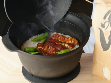 コースの〆には南部鉄器の鉄釜で、高温で一気に炊き上げる『ご飯』　