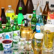 話題のビール『TERRA』や『生マッコリ』など、韓国のお酒が大充実。特にオススメしたいのは、蕎麦ちょこグラスで味わう『ナチュラルワイン』。本格韓国料理とワインのおいしいマリアージュを楽しんで。