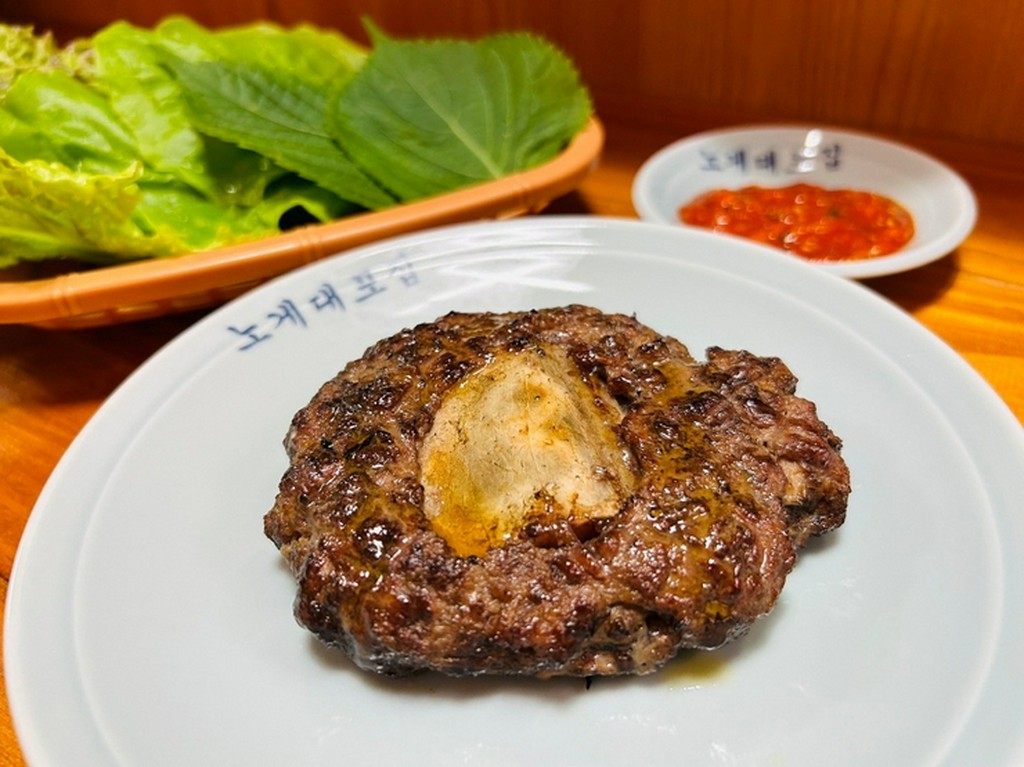 名物！骨付きカルビ肉ハンバーグ『トッカルビ』
