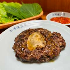 名物！骨付きカルビ肉ハンバーグ『トッカルビ』