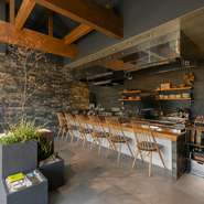 五感で楽しめる鉄板料理は、楽しい二人のデートにも最適