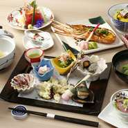 日本酒との相性も抜群の旬会席。バランスの良い料理構成で銘々盛りでご提供しますので、ご接待にもオススメです。