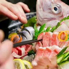 料理長が目利きした鮮度の良い旬の鮮魚の盛り合わせ