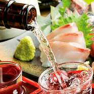 全国各地から厳選した日本酒を多数ご用意しております。市場直送の鮮魚とも相性抜群！