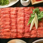 厳選した熟成牛のタンを当店独自の白上湯仕立てのだしで。
さっとだしにくぐらせ野菜を巻いてお召し上がりください。(2人前～)