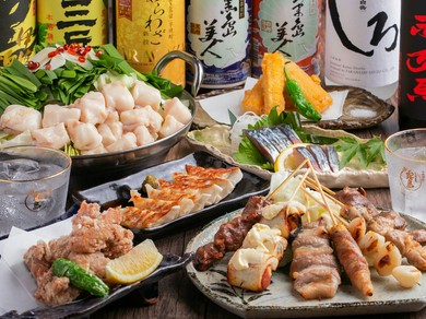 バリエーション豊富な料理を囲んで盛り上がる歓送迎会