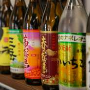 1時間980円（税別）という、お得な飲み放題が魅力です。ビールをはじめ、日本酒や焼酎などが楽しめるため、お酒好きなら見逃せません。焼鳥など、おつまみになる料理と併せてどうぞ。