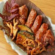 厳選された山形県産豚と、飛騨高山の郷土料理である“朴葉焼き”とを掛け合わせた逸品。朴葉の豊かな香りが、豚肉や野菜たちの旨みを際立たせます。