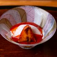 苺大福をイメージしたオリジナルデザート『燻製アイス、苺、求肥』
