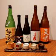 日本酒好きにはたまらない、日本酒が常時5種類以上という充実した取り揃え。味わい深い日本酒が、季節感を彩ります。もつ鍋をはじめとした和の料理との相性も抜群です。