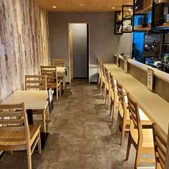 1人で気ままに好きな料理とワインを味わう至福の時間