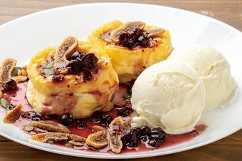 パンケーキと自慢のソース。抜群のハーモニーを奏でる絶品の一皿『木の実といちじくの山ぶどうソース』