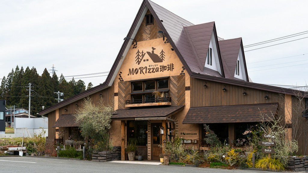 オシャレなデザインの、“緑に囲まれた、箸で食べる森の食堂”