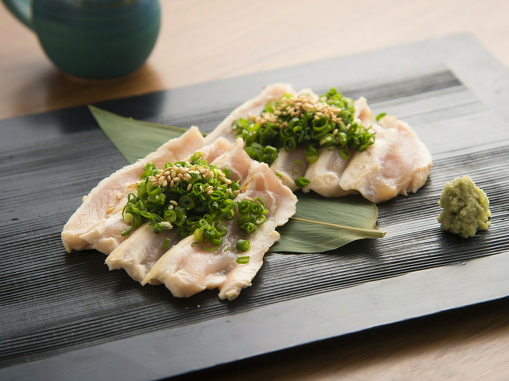 鶏刺し二種盛り合わせ