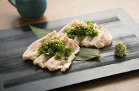鶏刺し二種盛り合わせ