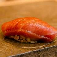 ※苦手な食材やアレルギー、その他ご要望ありましたらお申し付けください。
※ご来店時、匂いの強い香水や化粧品のご使用はお控え下さい。
※アラカルトでのご予約をご希望の際は、お電話にて承りますのでお気軽にお問い合わせください。尚、アラカルトご利用のお客様は「テーブル席」のご案内となりますので、予めご了承くださいませ。