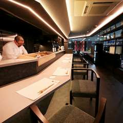 何度も足を運びたくなる場所。カウンター席はお一人様も最適