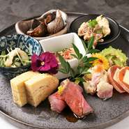 季節の一品と洗練された空間は、大切な方のおもてなしにも最適