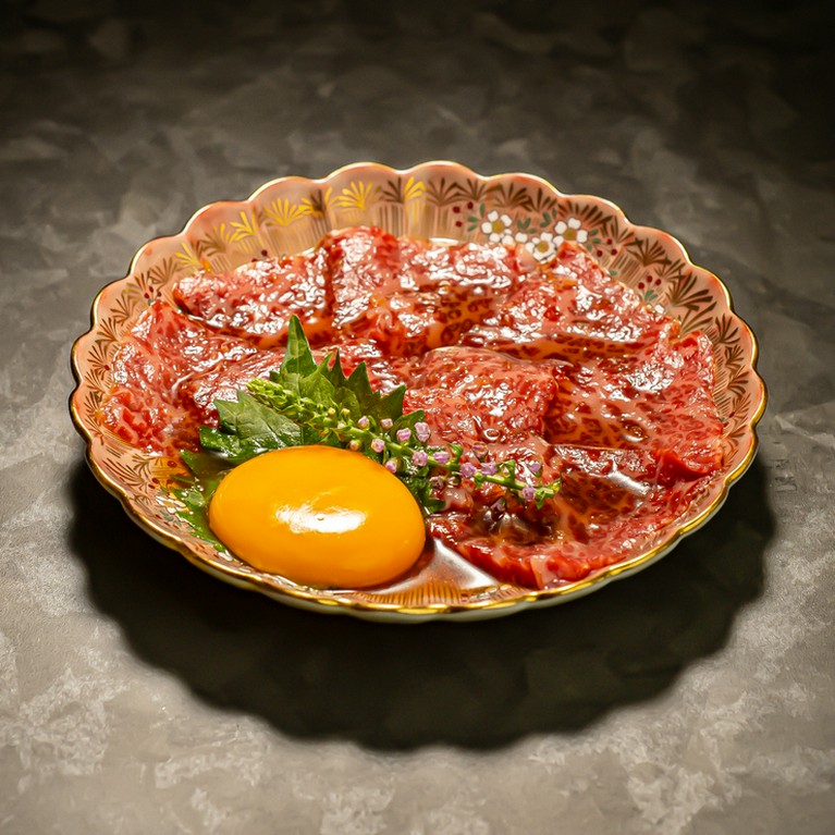 和牛イチボ　炙りユッケ