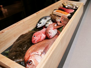 市場直送の厳選食材。一年を通してさまざまな旬と出合える場所