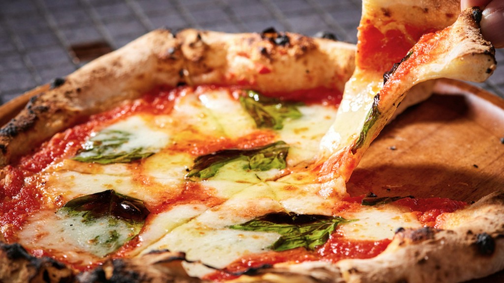 一枚一枚愛情を込めて、生地から手づくりする【EL Patio】のピッツァ『マルゲリータ』