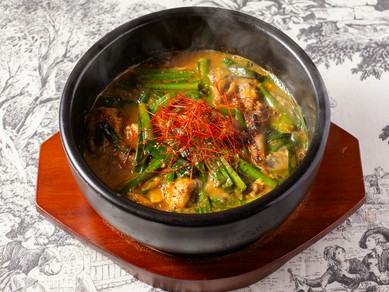 親鶏の風味が引き立つ、心温まる一杯『ニラと親鶏』