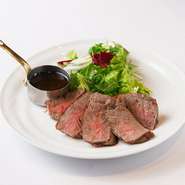 肉職人が厳選した黒毛和牛を計6週間熟成させた熟成肉をステーキで

