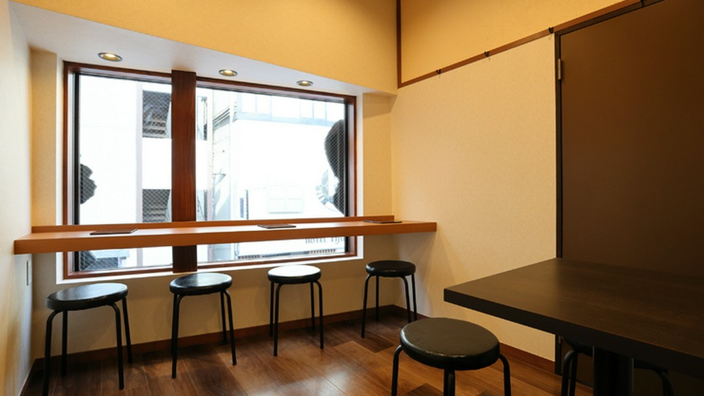 1階・2階それぞれで楽しめるカウンター席を用意