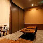 2階奥には座敷も完備しているため、団体客の利用も歓迎。人目を気にせず楽しめる個室タイプのため、歓送迎会などのイベントごとにも活躍してくれそうです。団体予約を希望の場合は、早めの相談がオススメです。