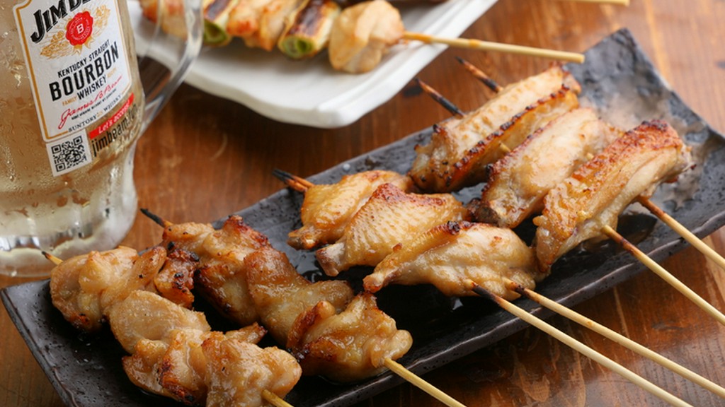 新鮮な状態で仕入れ、一本ずつ串打ちした焼き鳥