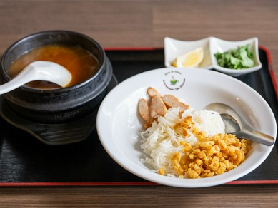 これぞ本場のソウルフード。ミャンマー風つけ麺『モヒンガー』