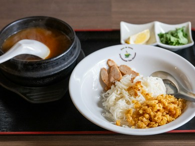 ミャンマー風つけ麺『モヒンガー』
