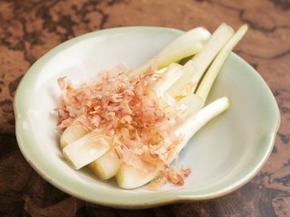 沖縄の風土や伝統を反映した食材の「島らっきょう」やあぐー豚