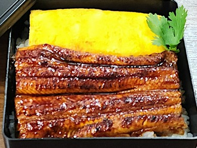 家族連れでの利用も歓迎。賑やかな雰囲気のお店