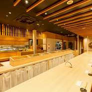 料理の真髄に触れながら、食事ができるカウンター席