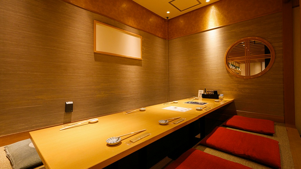 大切な会食にふさわしい贅沢な料理と上質な空間を提供