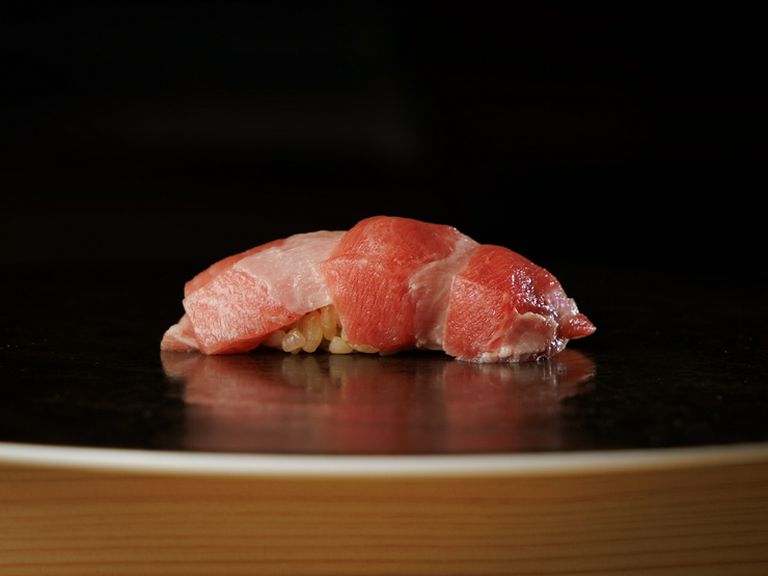 味わい、趣向とも極上。銀座で寿司を食べる幸せにひたれる
