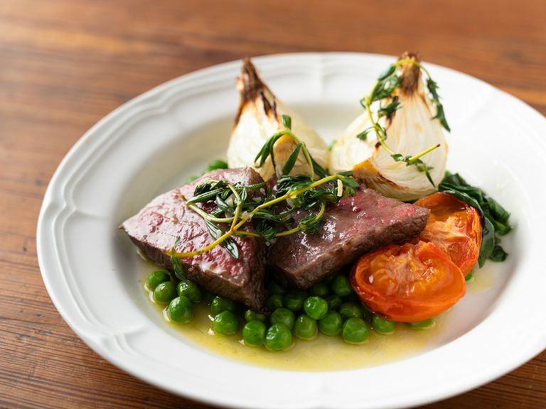 豊かな自然の中育った漢方牛や鴨。新鮮な旬の野菜を存分に堪能!