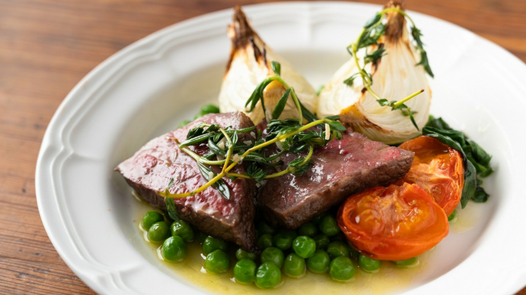 豊かな自然の中育った漢方牛や鴨。新鮮な旬の野菜を存分に堪能！