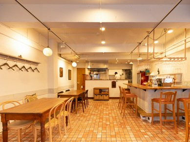 あたたかな雰囲気の中で、肩ひじ張らず寛げるお店