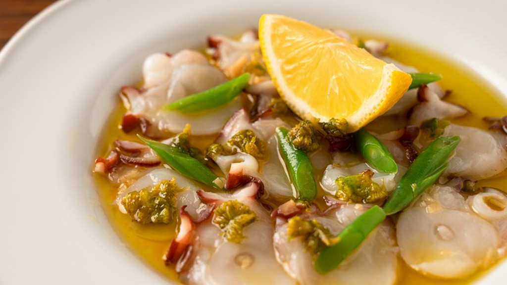 野菜のオイルソースで味わう『宮城水タコ ほんのり温かいカルパッチョ』