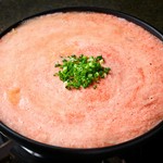 滑らかなとろろと明太子の相性抜群の明太エスプーマ鍋か、柔らかで旨味の強い牛タンのタンしゃぶ。お好きな鍋を選べるコースとなっております。是非ご堪能ください。2H飲み放題付きのプランとなっております。