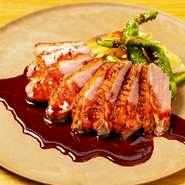 肩肘張らずにフレンチを味わえるため、ちょっとだけ背伸びをしたい日のデートにも最適。記念日など特別な日の利用もオススメです。ワイン片手に会話を弾ませる、大人のデートを楽しみませんか。